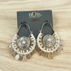 nOir Jewelry Boho Fan Earrings
Condition: New with tags